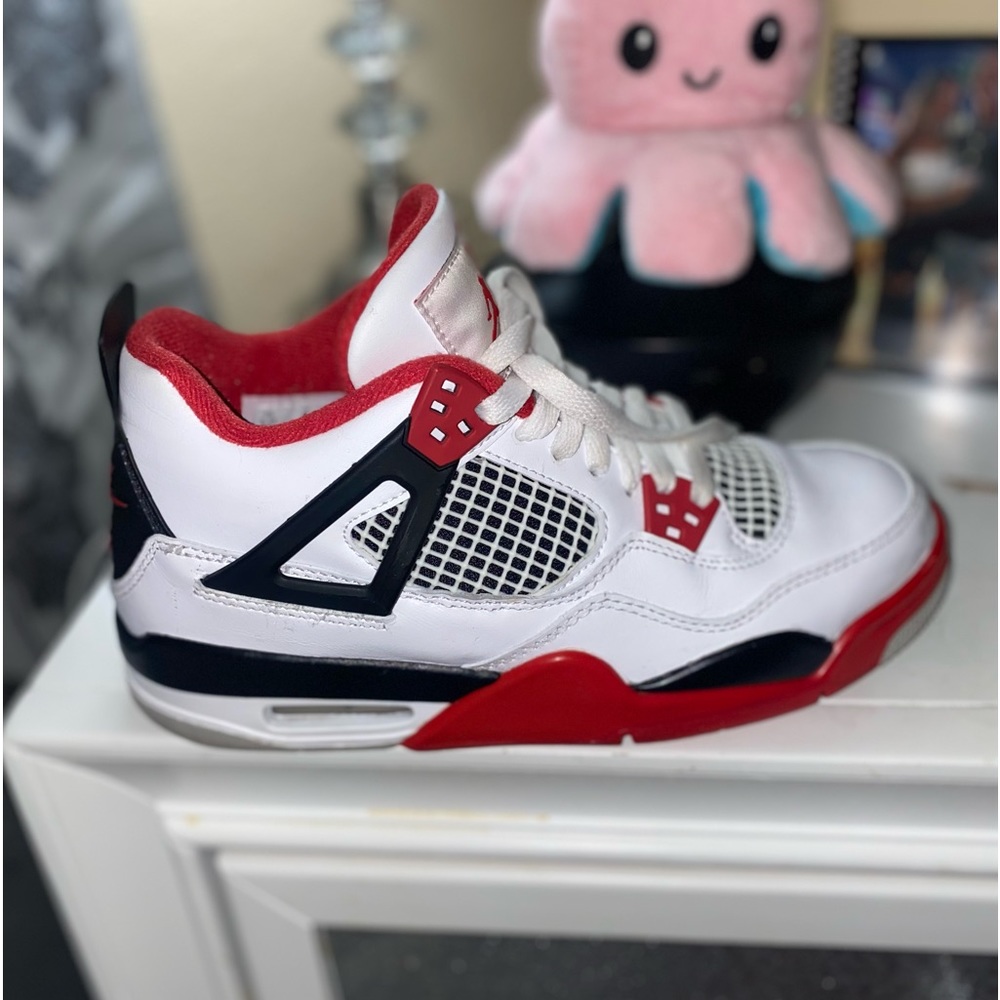 Jordan 4 Retro Fire Red.